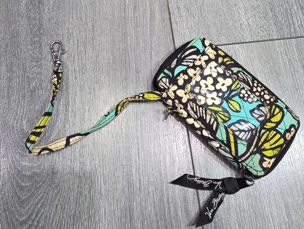VERA BRADLEY Carry All in One Zip Wristlet Wallet Island Blooms Pattern B000780